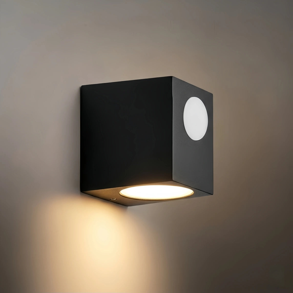 Minimalist_Square_Outdoor_Wall_Lamp